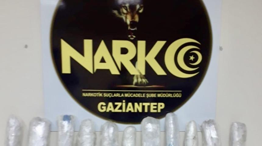 Narkotik k&ouml;pek bir arabada 7 kilogram esrar buldu