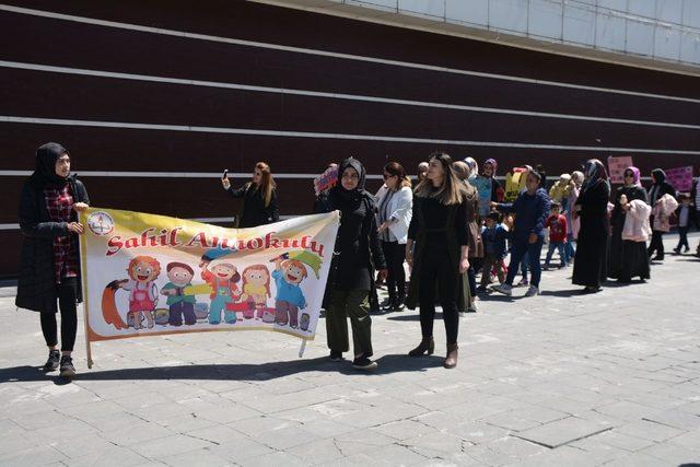 Anaokulu öğrencilerinden renkli etkinlik