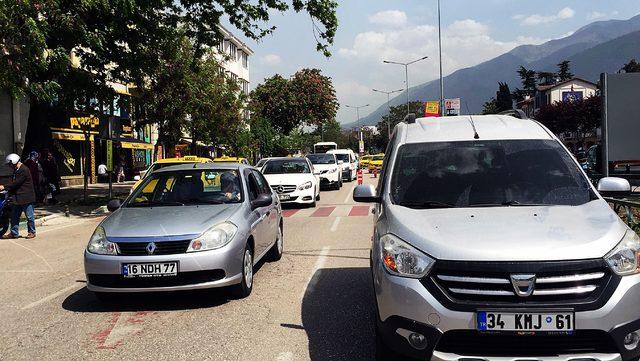 Yolun karşısına geçmek isterken kazada yaralandı