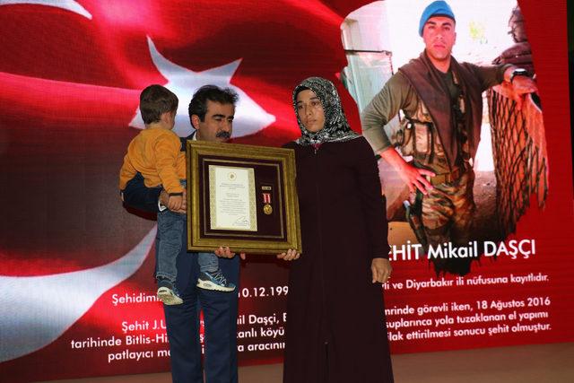 Diyarbakır'da şehit yakını ve gazilere övünç madalyası
