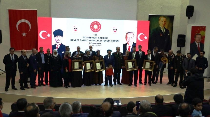 Diyarbakır&rsquo;da &rsquo;Devlet &Ouml;v&uuml;n&ccedil; Madalyası Tevcih T&ouml;reni&rsquo;