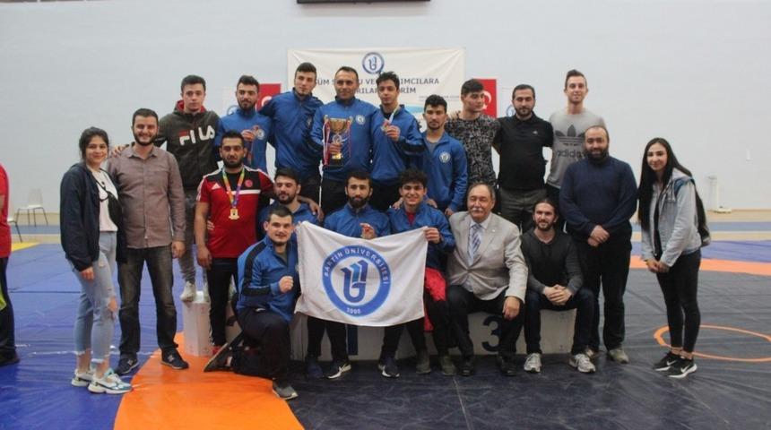 A Klasman Grekoromen Stilde Bartın &Uuml;niversitesi &ouml;ğrencileri 9 madalya almayı başardı