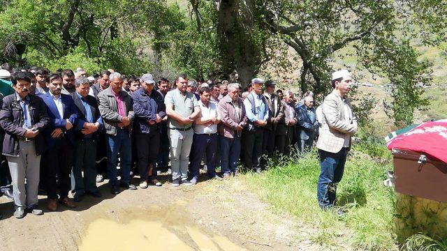 Eşini uyurken boğarak öldürdü (2)