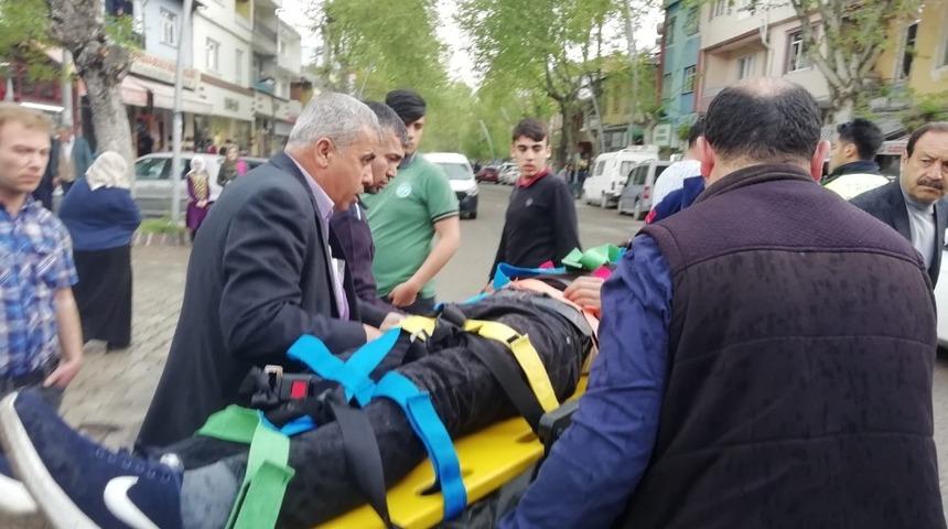 Otomobil ile motosiklet &ccedil;arpıştı: 1 Yaralı