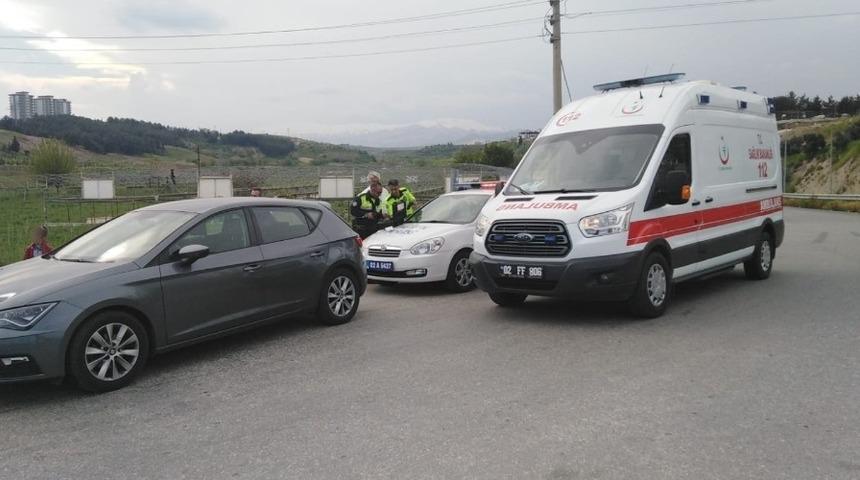 Yolcu otob&uuml;s&uuml; ile otomobil &ccedil;arpıştı, 1 yaralı