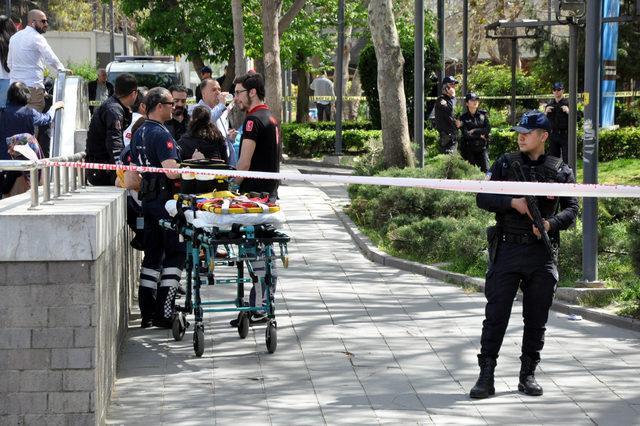 Ankara'da ağaçta intihara kalkışan kişiyi polis ikna etti