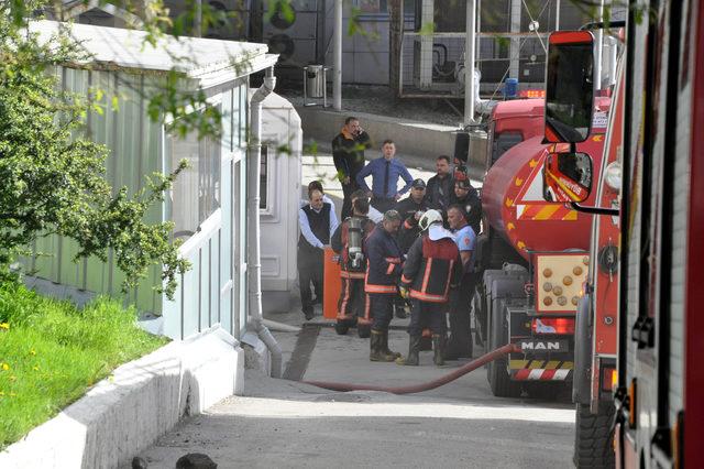 Lüks otomobil bayisinde yangın; 1 kişi dumandan etkilendi