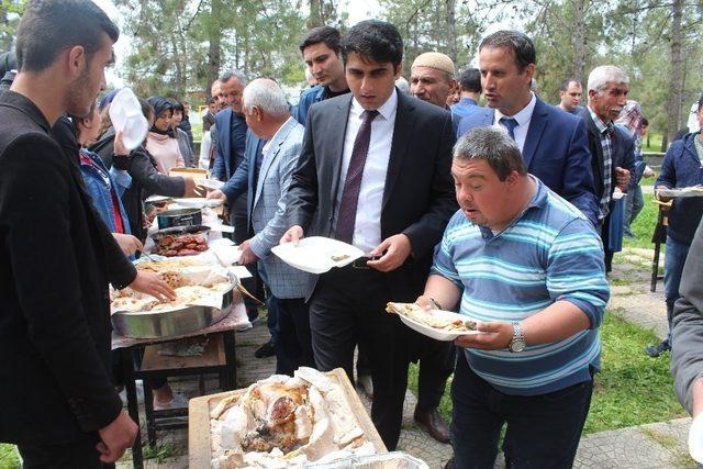 Samsatlı gençlerden yetim çocuklar yararına kermes