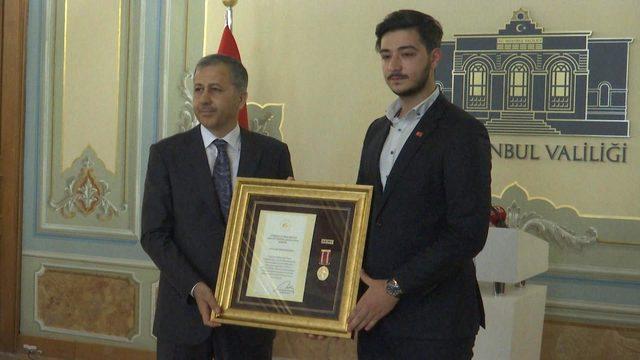 15 Temmuz gazilerine madalyalarını Vali Ali Yerlikaya taktim etti