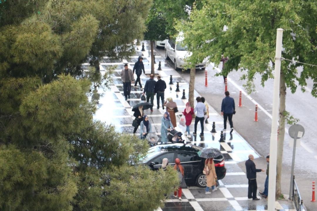 Nisan yağmuru hazırlıksız yakaladı