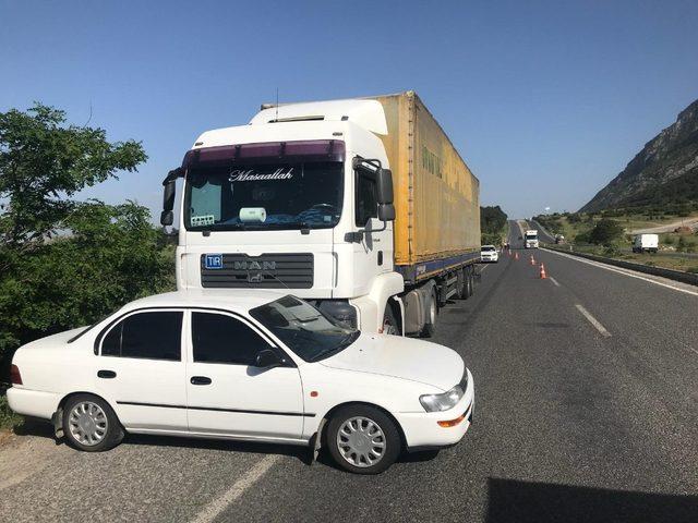 Çarptığı otomobili metrelerce sürükledi