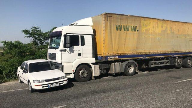 Çarptığı otomobili metrelerce sürükledi