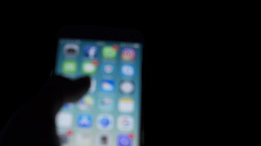 Gen&ccedil; kadının arkasından kabine girip... B&ouml;yle sapıklık g&ouml;r&uuml;lmedi