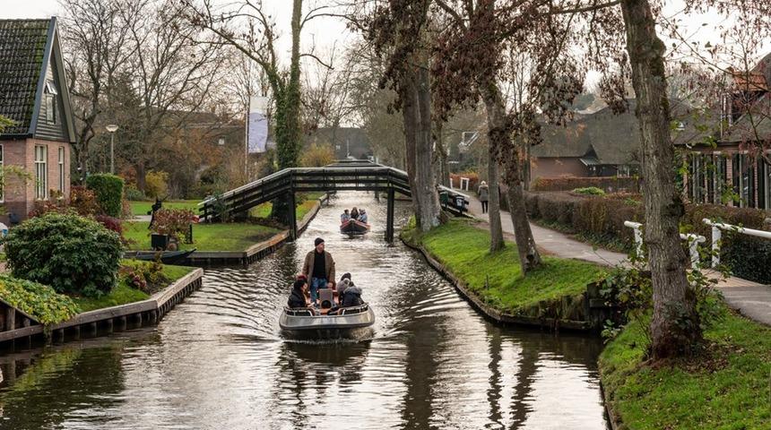 Hollanda'nın Venedik'i: Giethoorn k&ouml;y&uuml; 