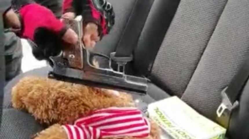 Oyuncak ayıdan tabanca çıktı