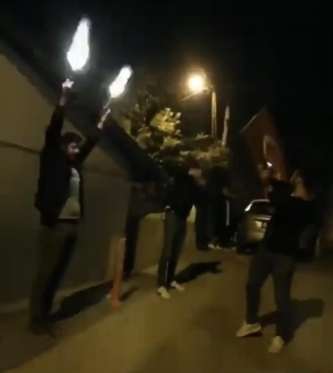 İstanbul'da magandalar yolları kapatıp, ateş a&ccedil;tı