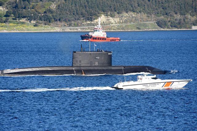 Rus denizaltı 'Kolpino', Çanakkale Boğazı'ndan geçti