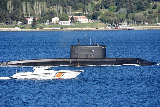 Rus denizaltı 'Kolpino', Çanakkale Boğazı'ndan geçti