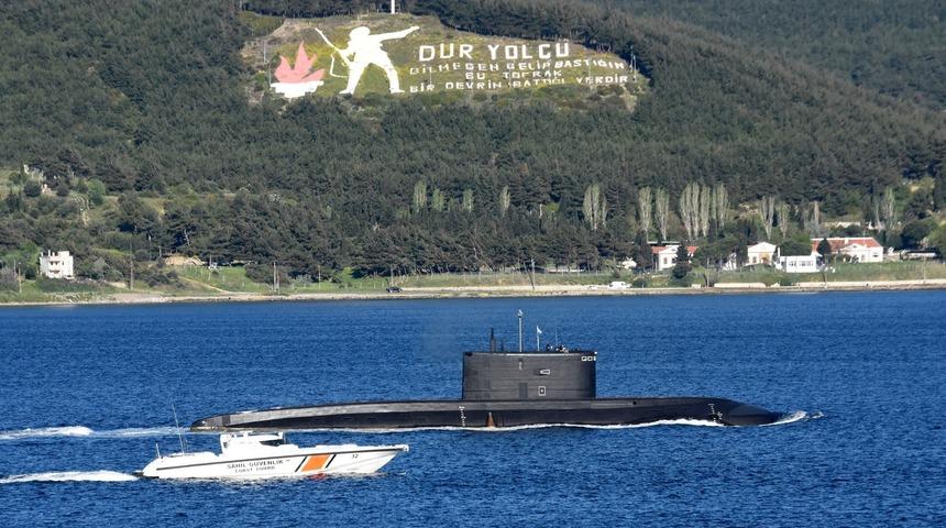 Rus denizaltı 'Kolpino' Çanakkale Boğazı'ndan geçti  