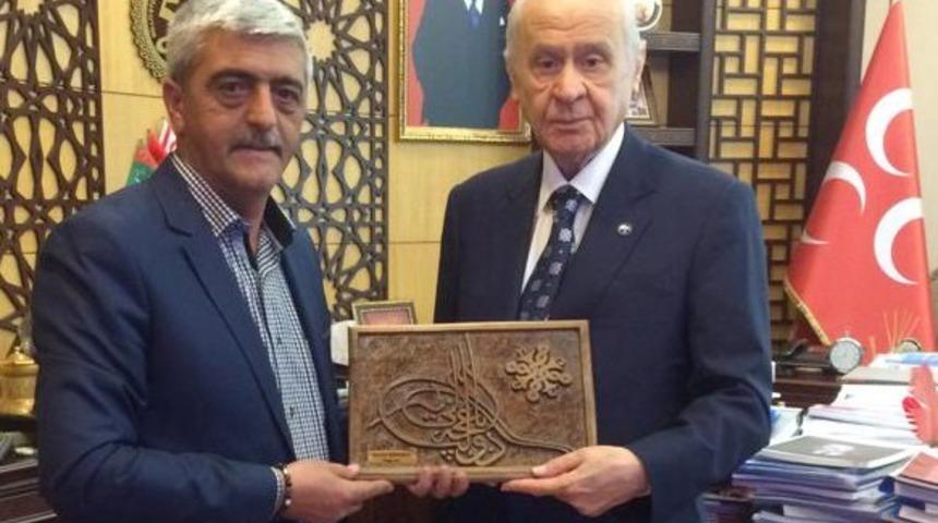 Ahşap ustasından Devlet Bahçeli’ye özel tuğralı tablo