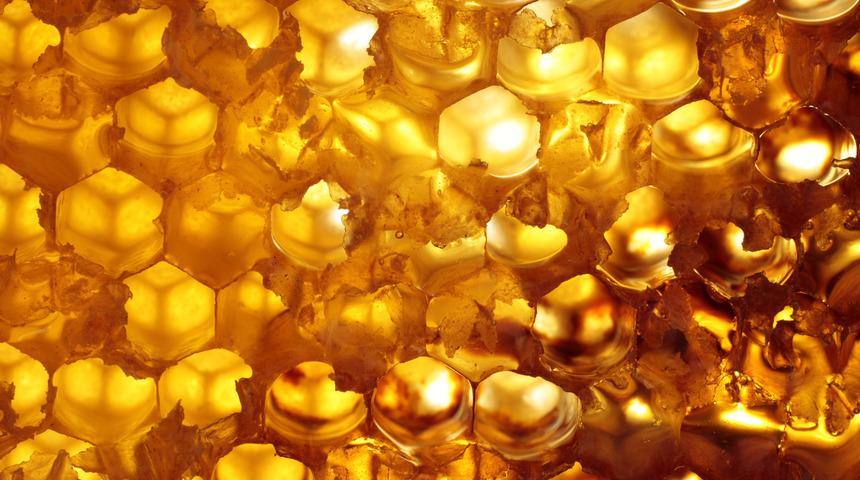 Uyumadan önce bir tatlı kaşığı bal yediğinizde bakın ne oluyor!