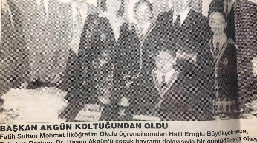 23 yıl önce koltuğunu devrettiği Halil’i mutlu gününde de yalnız bırakmadı