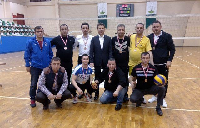 Voleybol Turnuvasında Şampiyon Zabıta Müdürlüğü