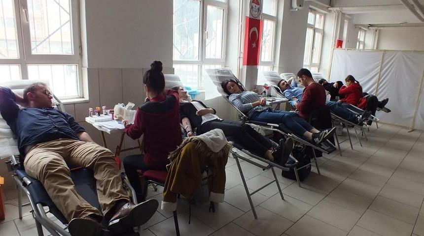 Atat&uuml;rk Ortaokulu&rsquo;ndan kan bağışı kampanyası