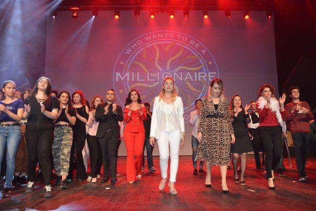 Millionaire müzikali ayakta alkışlandı