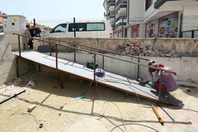 Keçiören Hüdaverdi Camii’ne engelli rampası yapıldı