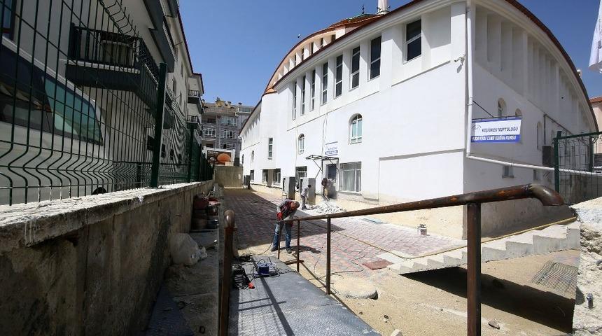Keçiören Hüdaverdi Camii’ne engelli rampası yapıldı
