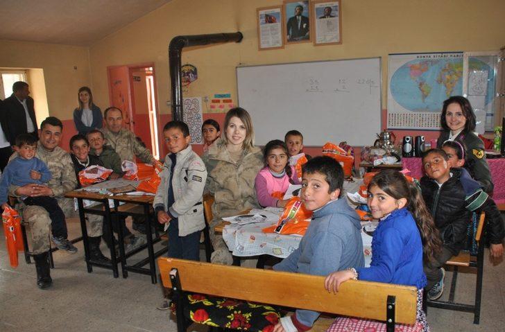 Jandarmadan çocuklara sürpriz G3