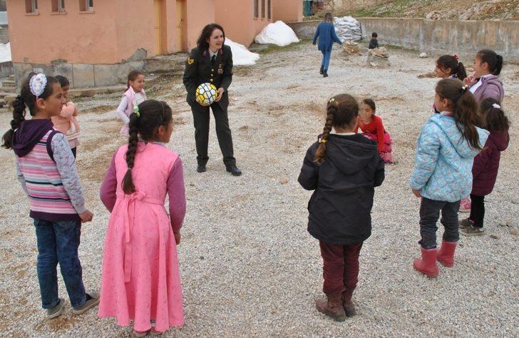 Jandarmadan çocuklara sürpriz G4