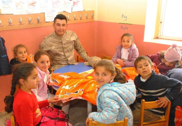 Jandarmadan çocuklara sürpriz G5