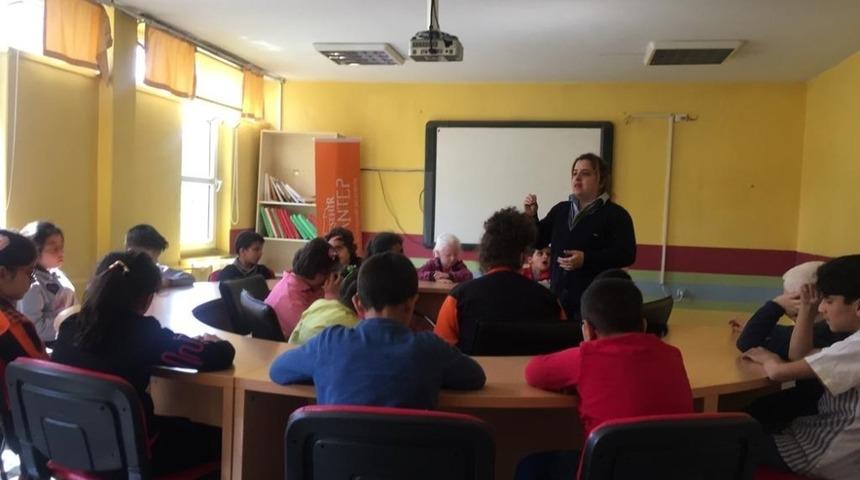 Gaziantep&rsquo;te engelli &ouml;ğrenciler i&ccedil;in masal saati