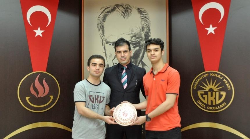 GKV münazara takımı finalde