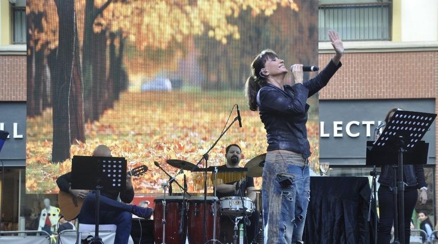 Forum Mersin ziyaret&ccedil;ileri Ayşeg&uuml;l Aldin&ccedil; ile &rsquo;bahara merhaba&rsquo; dedi