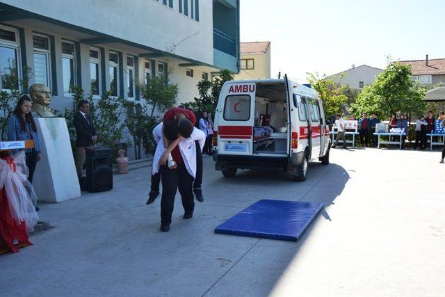 Biga’da öğrenciler, eğitimlerini ambulansta yapacak