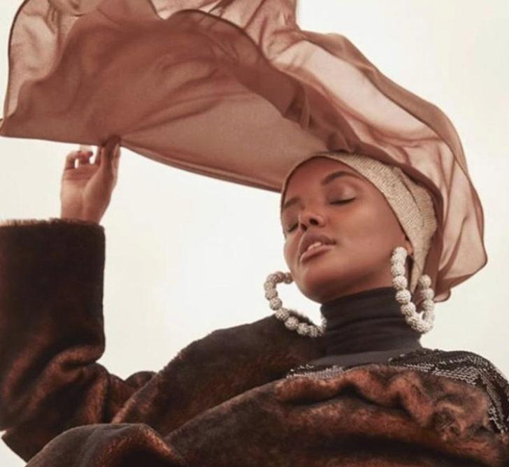 Müslüman model, Sports Illustrated dergisine poz verdi tarihe geçti G5