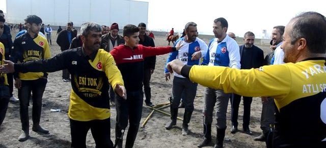 Rakipler ciriti bırakıp bar oynadı 2