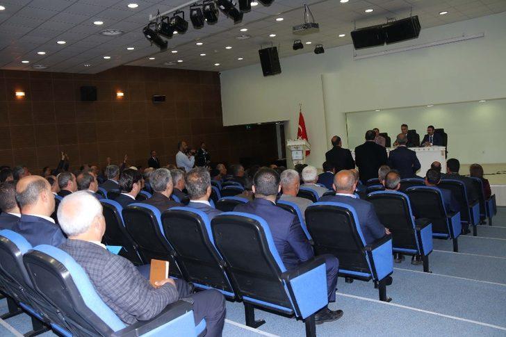 Vali Çağatay, muhtarlarla bir araya geldi G1