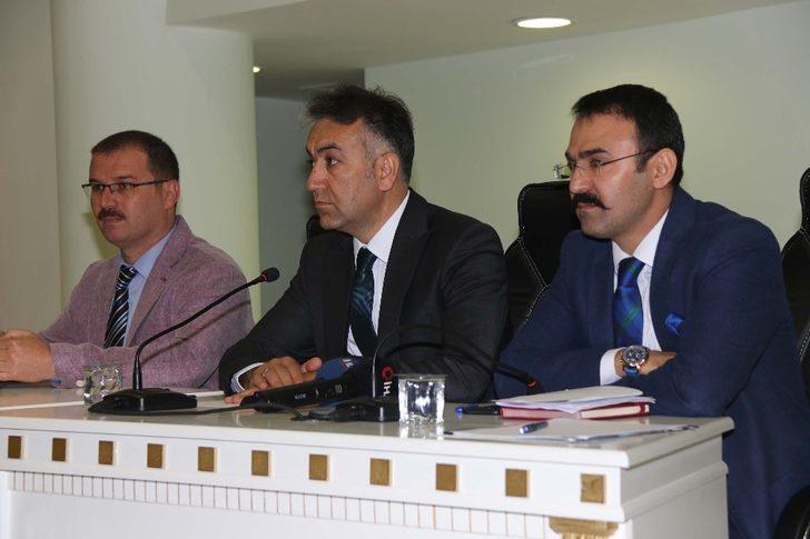 Vali Çağatay, muhtarlarla bir araya geldi G2