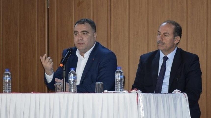 Palu&rsquo;da meclis &uuml;yeleri ve muhtarlarla toplantı