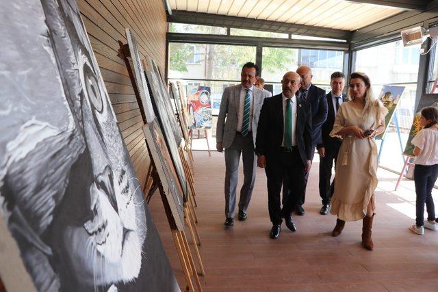 Aksaray’da Güzel Sanatlar Lisesi’nin resim sergisi göz kamaştırdı