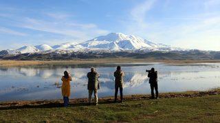 Süphan Dağı'nın suya yansıyan güzelliği hayranlık uyandırdı