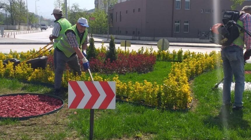 D&uuml;zce Belediesi bahar &ccedil;alışmalarına hız kesmeden devam ediyor