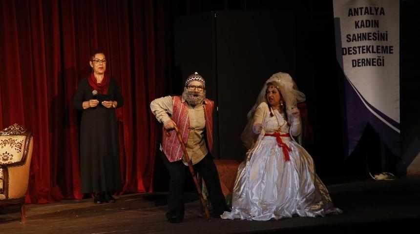 Kadınlar Kabaresi D&ouml;şemealtı&rsquo;nda