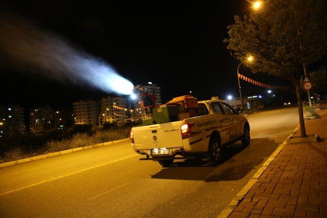 Karaköprü’de gece ilaçlaması aralıksız sürüyor