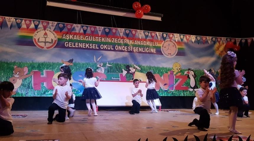 Yılsonu gösterileri ile minikler büyüledi