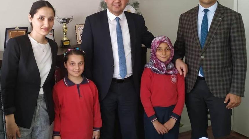 Alaşehir’in küçük ressamlarından büyük başarı